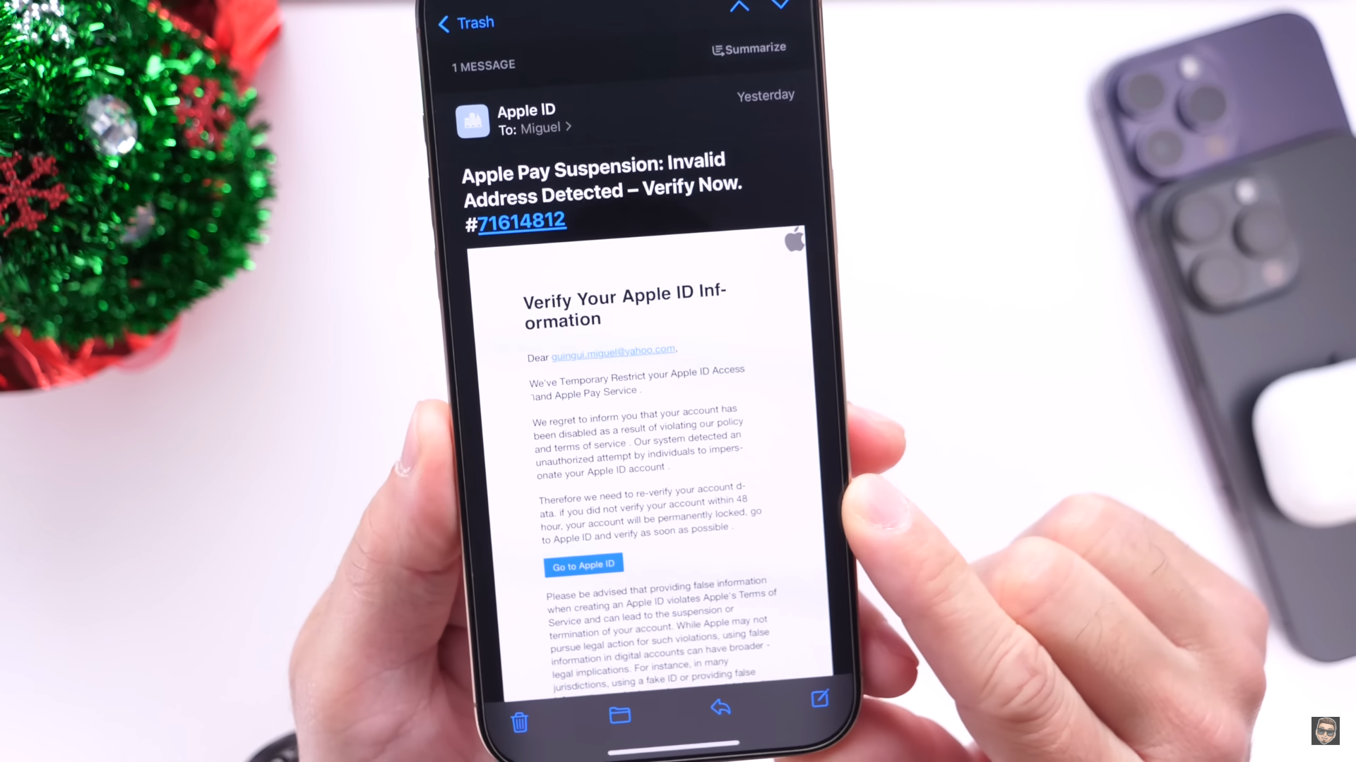 Владельцы iPhone стали жертвами массового взлома. Как защитить свой смартфон